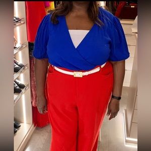 V-neck, puff sleeve top